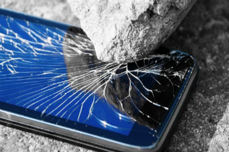 symvoyles-gia-na-prostatepsete-tin-iphone-syskeyi-sas-1