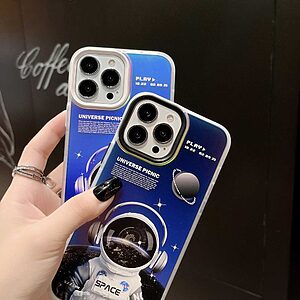 Θήκη iPhone 14 Pro Mad Mask σχέδιο Astronaut Spaceman με προστατευτικό περίβλημα κάμερας και Πλάτη από σκληρό πλαστικό μωβ - Image 4