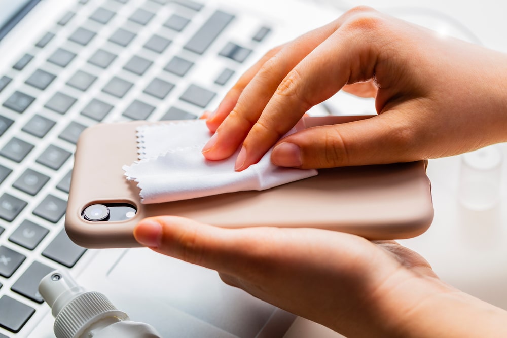 Γιατί-πρέπει-να-καθαρίζετε-το-smartphone-σας