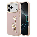 Κομψή ροζ θήκη TPU με εντυπωσιακή χρυσή μεταλλική υπογραφή Karl και χρυσά πλαινά κουμπιά - Το soft-touch φινίρισμα προσφέρει άνετο κράτημα και αντίσταση στα δακτυλικά αποτυπώματα